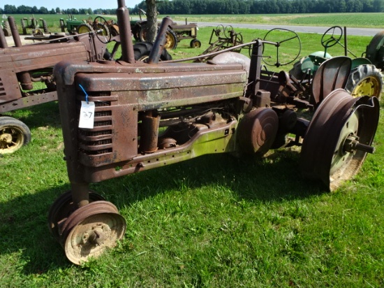 JD B Tractor