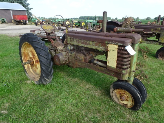 JD B Tractor