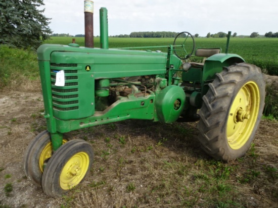 JD A Tractor