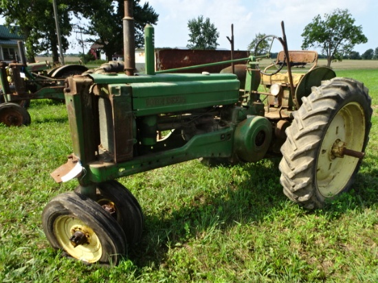 JD B Tractor