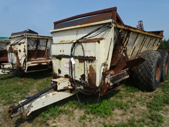 Kuhn Knight 8141 Pro-Twin L.H Discharge Manure Spreader,