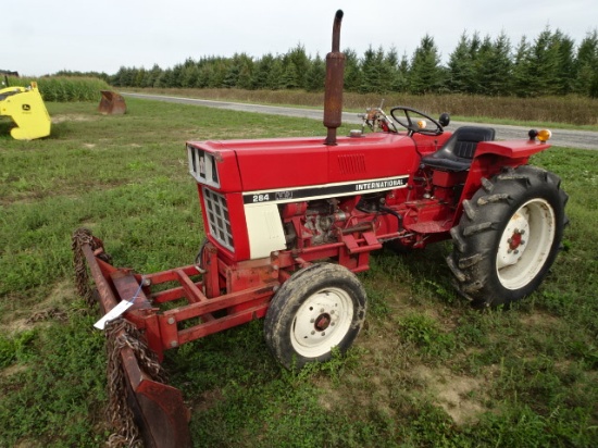 1981 IH 284 2WD DSL. UTILITY TRACTOR