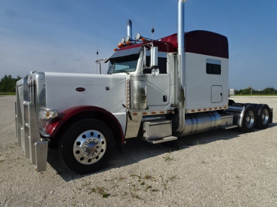 #17 2017 PETERBILT 389 GLIDER – LEGENDARY RED/WHITE VIN: 1NPXGGGGX0D452125 (1 OWNER