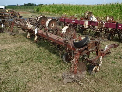 12. Noble Ro-Runner Cultivator, 6-Row, 3 Pt.