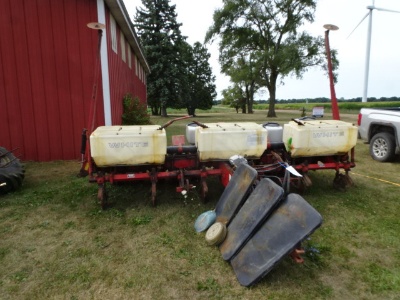 34. White 5100 6 row dry planter, needs re-furbished