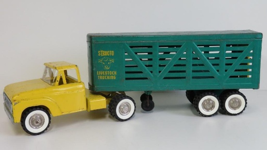 Structo livestock truck and trailer