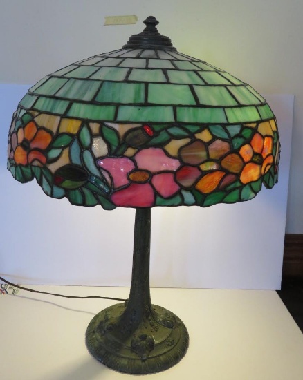 Floral leaded glass table lamp