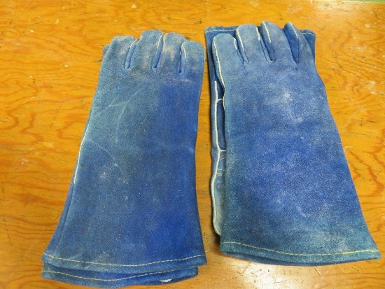 Two pair grilling gloves