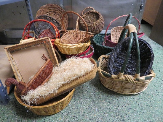 Assorted decorative baskets, about 25 pieces