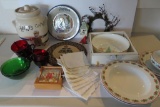 Christmas china and decorative lot