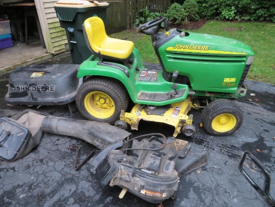 John Deere Riding Lawnmower GT 235 with bagger