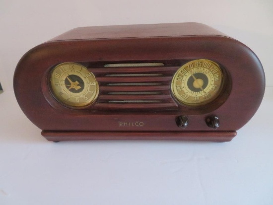 Philco wooden table top radio, c 1942, 42KR5, 14 1/2"