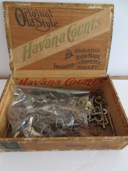 Over 80 old vintage keys in wooden cigar box