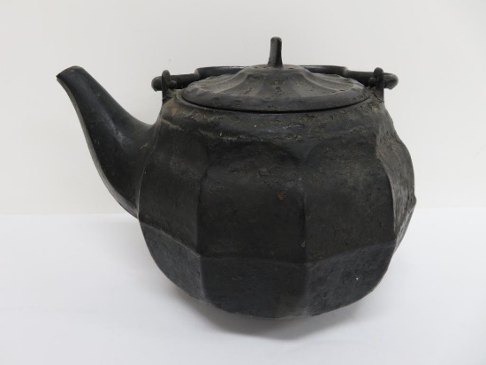Cast Iron tea kettle, Hoyes & Hutton, Troy, 8"