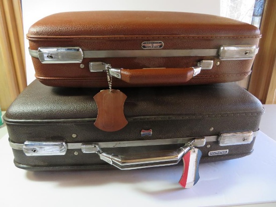 Two pieces of vintage American Tourister luggage, 18" and 20"