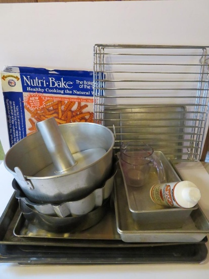 Large lot of bakeware