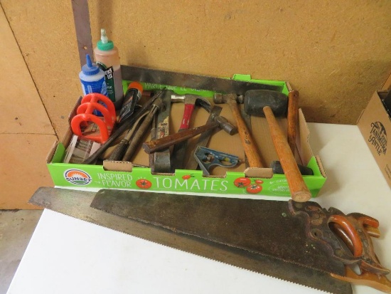 Tool lot, hammers, saws and magnet