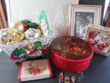 Lot of Christmas items, some vintage