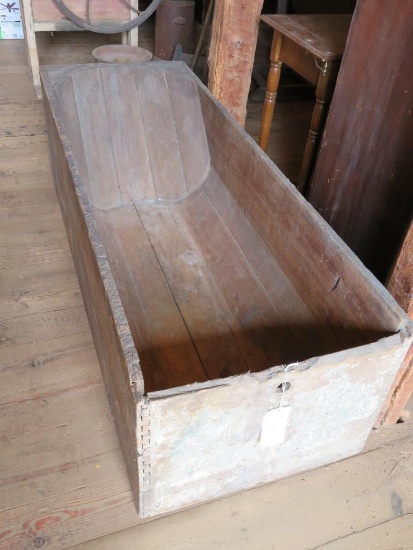 Wooden bath tub