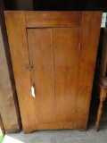 Nice 5' single door cabinet with shelves