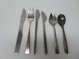 Six pieces of airline flatware