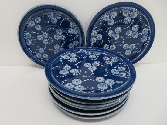 Eight Herman Nils Kahler 9 1/2" dinner plates, Denmark, Danish Modern daisy pattern
