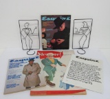 Esquire and Siempre magazines with cocktail art stands