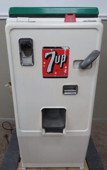 Awesome 7 Up vending machine, Cavalier 33, 10 cent, cools and operates