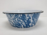 Large blue and white swirl enamelware handled basin, 17