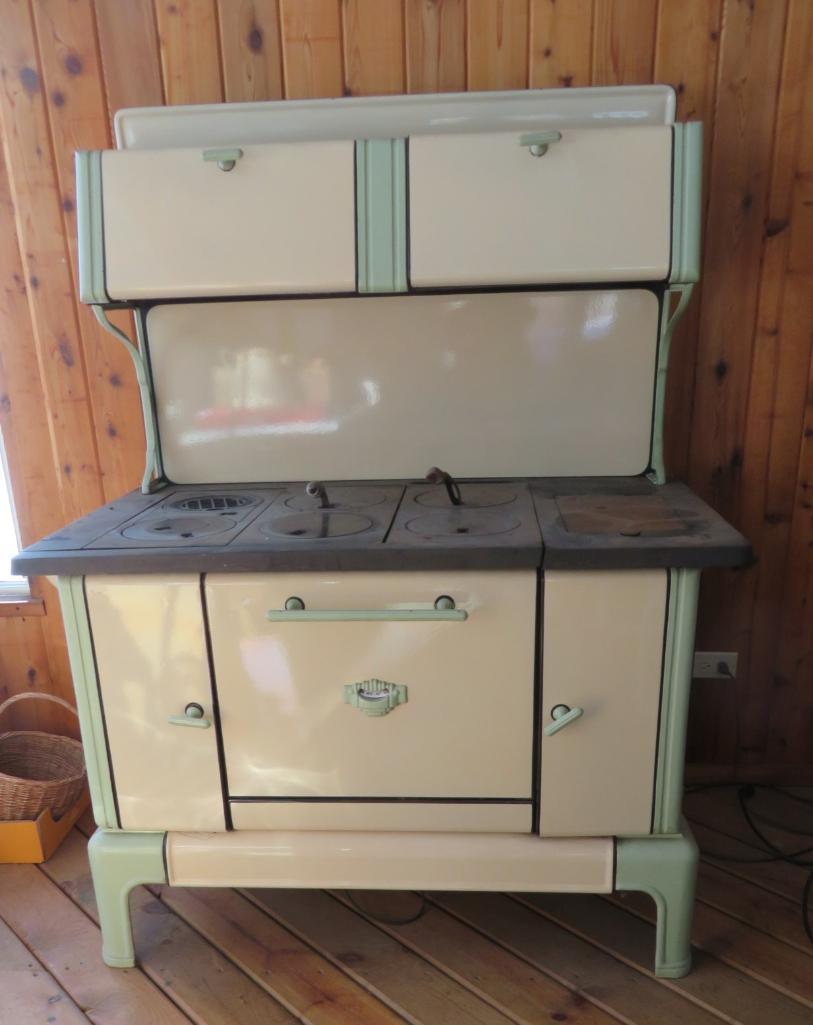 The Wehrle Co enamel stove, cream and green, | Proxibid