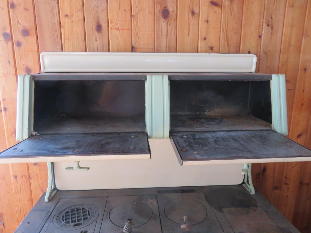 The Wehrle Co enamel stove, cream and green, | Proxibid