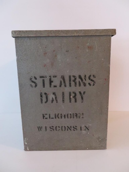 Stearns Dairy milk box, Elkhorn Wisconsin, 11" x 8 1/2"