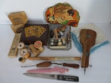 Nice lot of vintage sewing items, thread box, thimbles and advertising