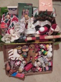 Christmas lot with many ornaments, wood santa's and music boxes