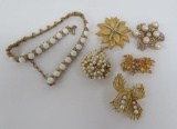 Five vintage pin brooches and necklace