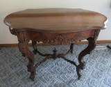 Lovely carved oval walnut parlor table, 40