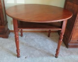 Walnut Tavern table, pocket table, round, 42