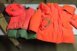 Hunting lot with Jacket, vest, seat, gloves and gun cases