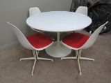Burke table and chairs, space age tulip shape, propeller base chairs