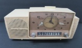 Retro General Electric plastic clock radio, clock works, radio not working, 12