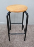 Round seat task chair