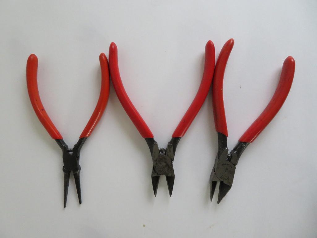 10 small pliers, 6 pieces marked Snap-On, 4 to