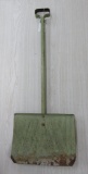 Childs snow shovel, 32