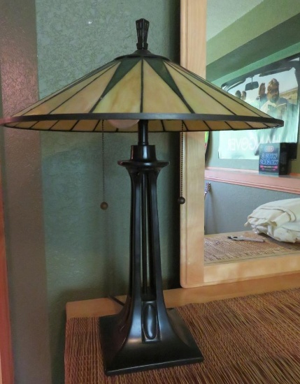 Quoisel Gotham table lamp, 24" tall, working, heavy base