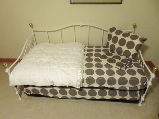 Metal Trundle Day Bed with quilt and sheets, 76" long, 41" deep and 39" tall