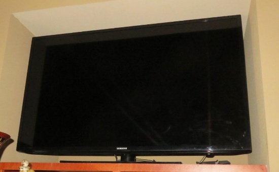 Samsung flat screen TV with Roku stick, 48"