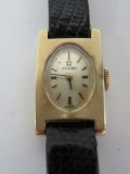 Omega Model 484 Women's wrist watch, 14 kt gold marked case, 17 jewel