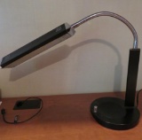 Goose neck Tensor desk lamp, working