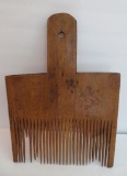 Large wood flax comb, 17
