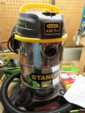 Stanley shop vac, 4.5 hp, 5 gallon, working